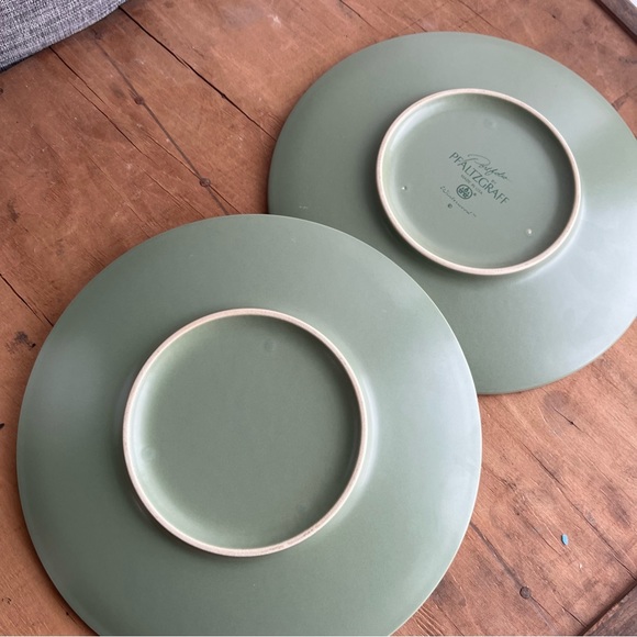 Pfaltzgraff Winterwood Bread & Butter Plates 8.25” Greenery and Berries Set of 2 - Picture 4 of 4